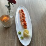 34 C. 5 biter laks med jordbær (SE, F)